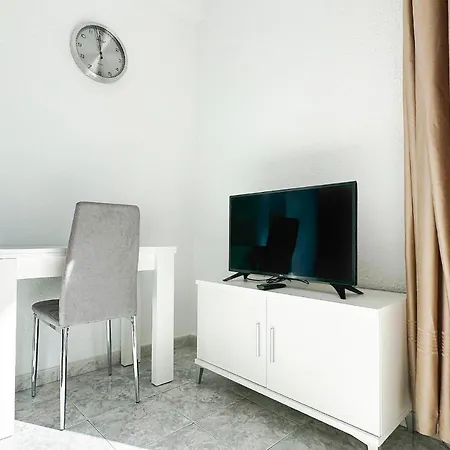 Skol 131 - At Skol Building In Centre With Sea Views. * 마르베야